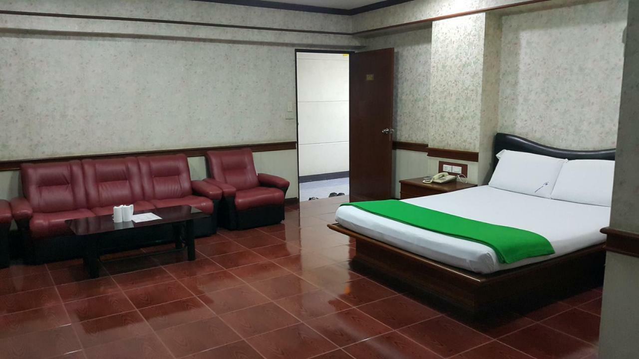 West Wing Mansion Aparthotel Bangkok Exterior foto